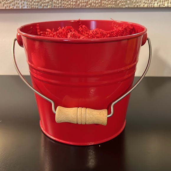 Small Red Bucket - Picture 4 of 8
